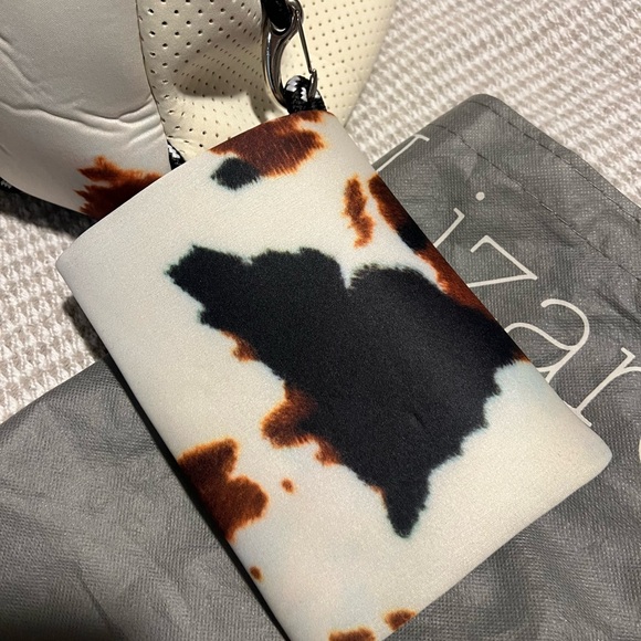 Stylish Cow Print Tote Bag - Picture 5 of 10